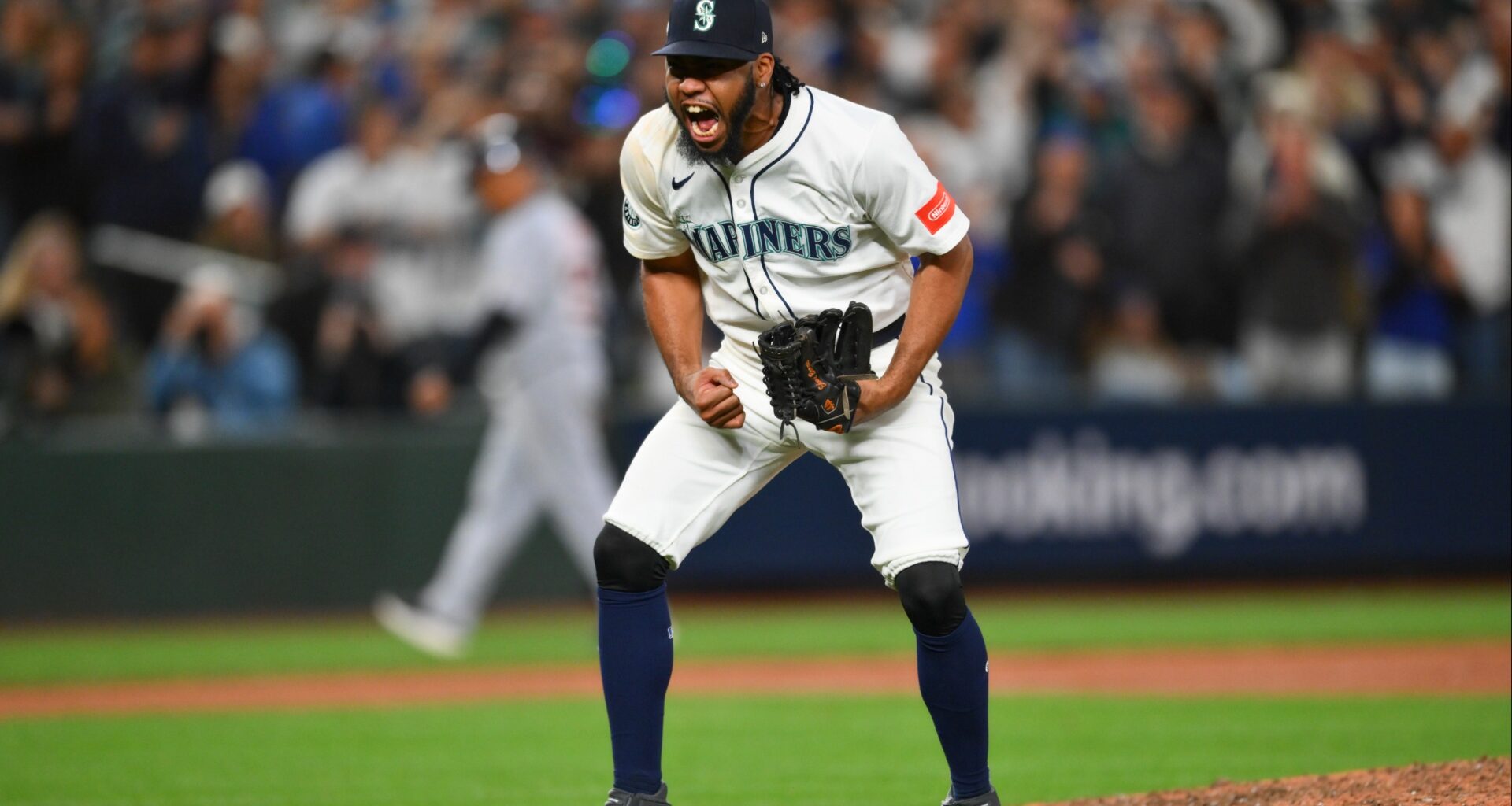 Ex-Red Sox Pitcher Helps Mariners Advance To ALCS