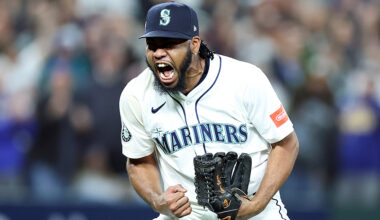 Seattle Mariners Eduard Bazardo...