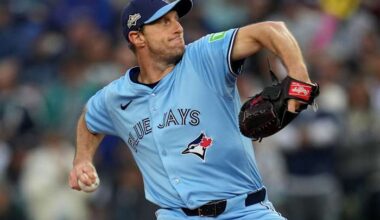 Scherzer turns back the clock and Blue Jays beat Mariners 8-2 in Game 4 to even ALCS