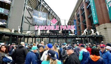 Nearly 200,000 fans pack Seattle for sports weekend