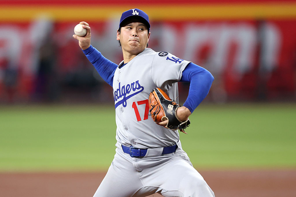 PHOENIX, ARIZONA - SEPTEMBER 23: Starter Shohei Ohtani #17 of the Los Angeles Dodgers pitches against the Arizona Diamondbacks during the fifth inning at Chase Field on September 23, 2025 in Phoenix, Arizona. The Diamondbacks defeated the Dodgers 5-4.