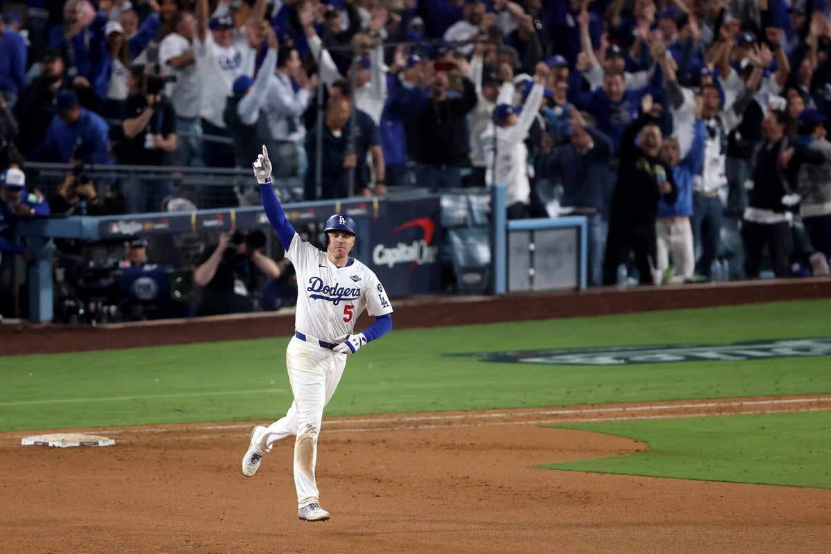 Dodgers outlast Blue Jays in classic, 18-inning Game 3 to take 2-1 lead in World Series