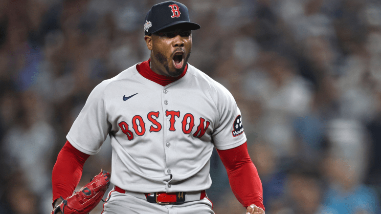 Former Yankees closer Aroldis Chapman said on the Swing Completo podcast he would “rather retire” than play for New York again, citing disrespect from the team’s executives.