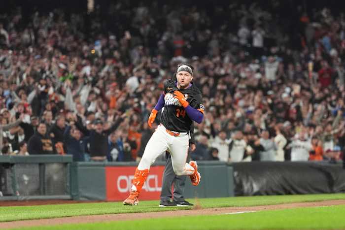 Giants catcher Bailey makes history with game-ending, inside-the-park home run