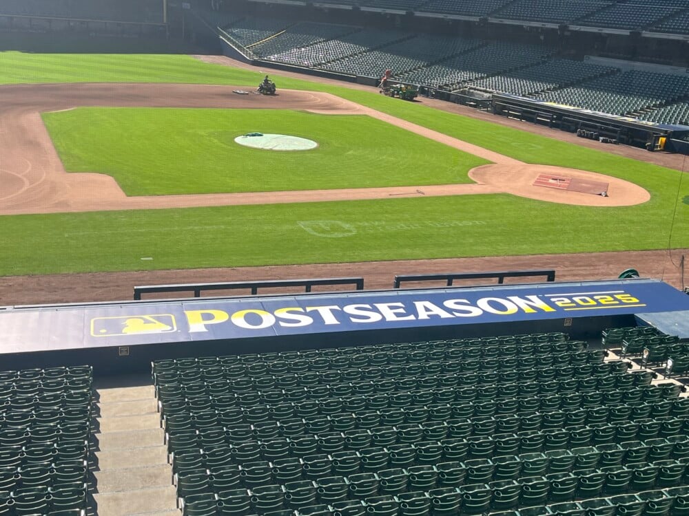 Brewers host workout to gear up for NLDS