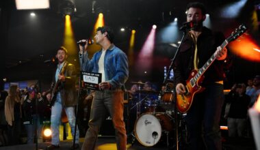 Joe Jonas Reacts to Backlash Over Jonas Brothers’ World Series Set