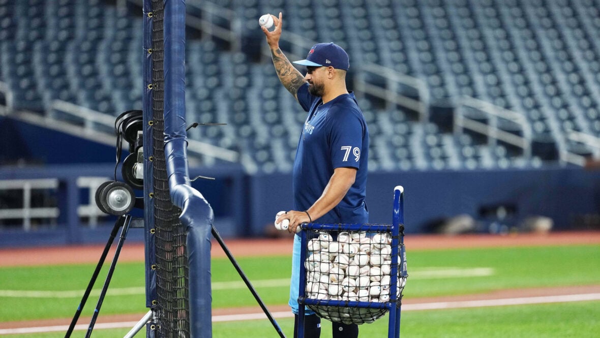 ALCS Favorite Gives Ovation to Fired Twins Coach