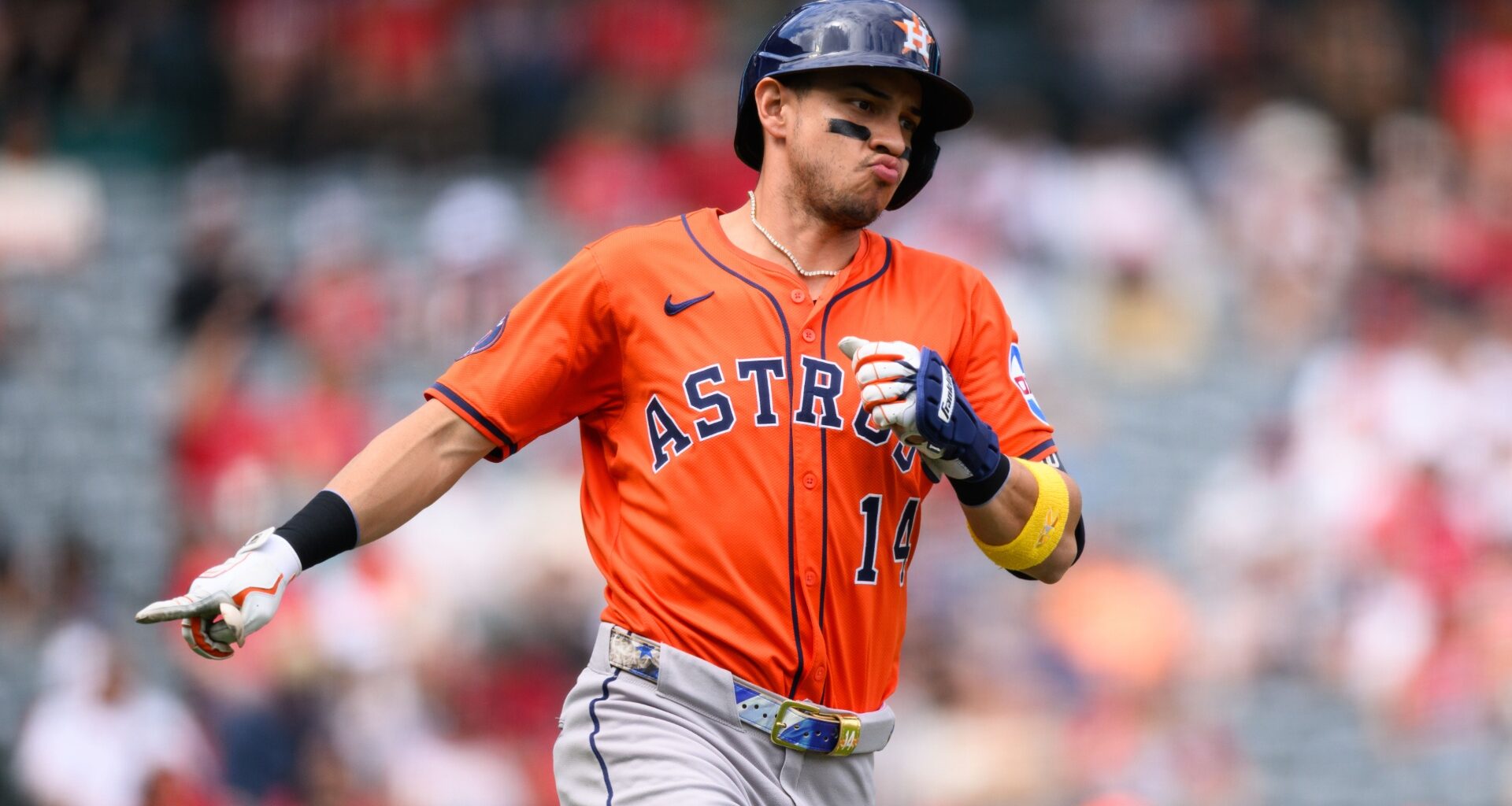 Red Sox Urged To Trade For Versatile Fielder Mauricio Dubón