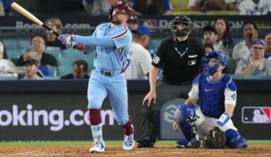 Kyle Schwarber hits two home runs to lift the Philadelphia Phillies over the Los Angeles Dodgers and avoid NLDS sweep – Chicago Tribune