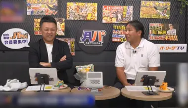 Motonobu Tanishige (left) and Tomoya Satozaki (right) © Pacific League TV