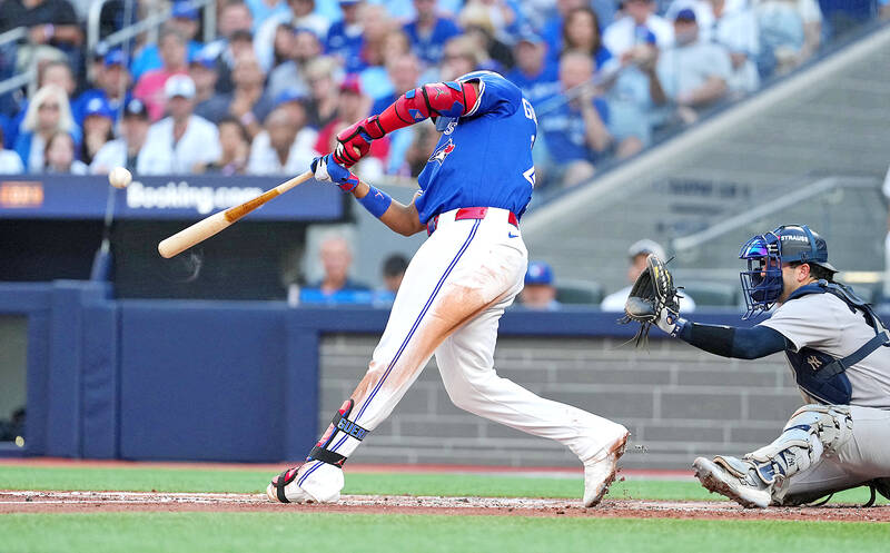 Blue Jays thrash Yankees 13-7