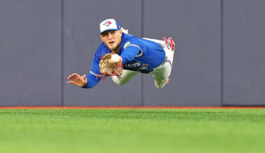 Dodgers edge Brewers in Game 1