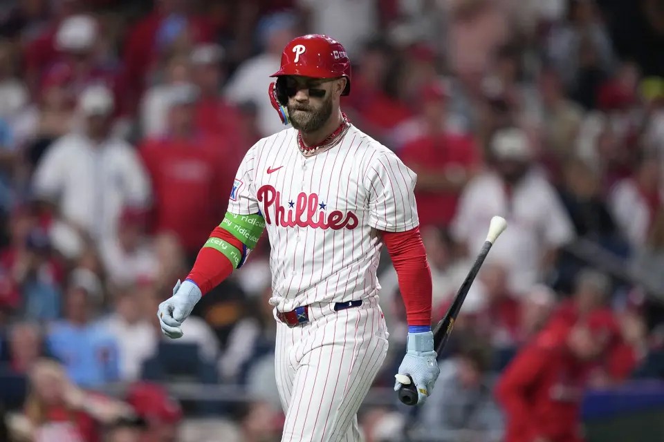 Phillies can’t escape their October ghosts