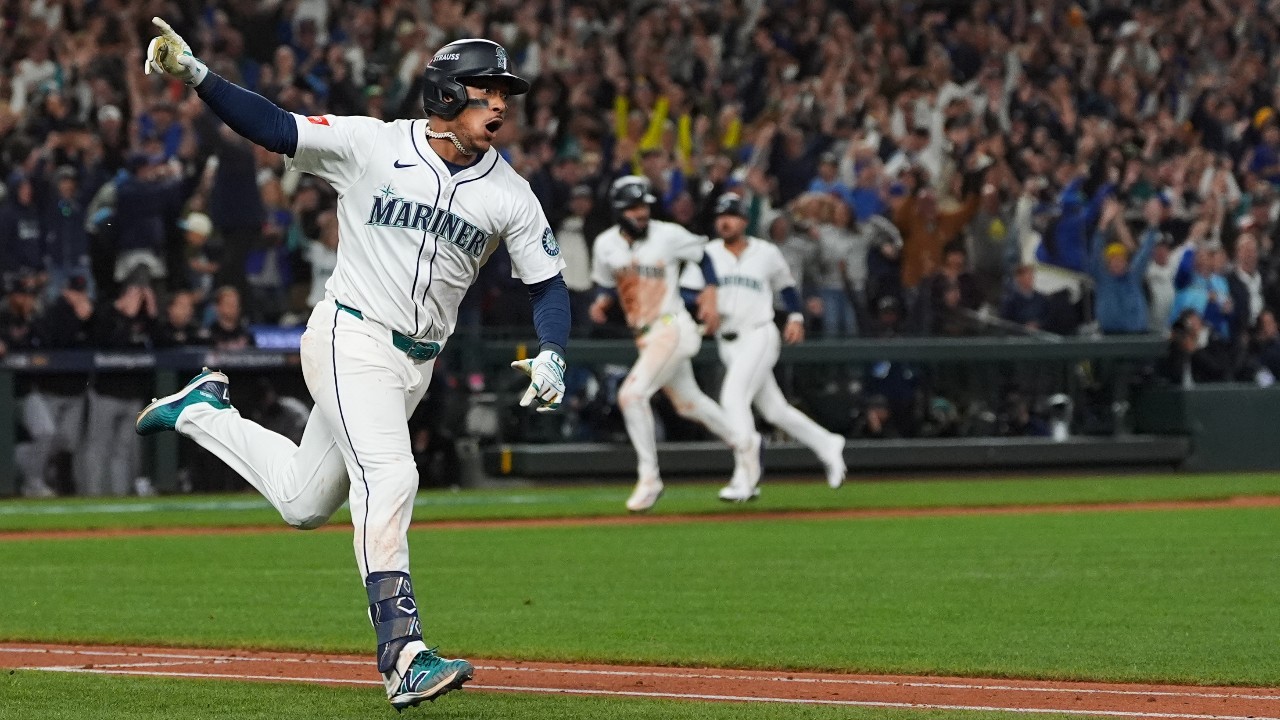 Jorge Polanco stars as Mariners playoff hero, giving 'glory to God'