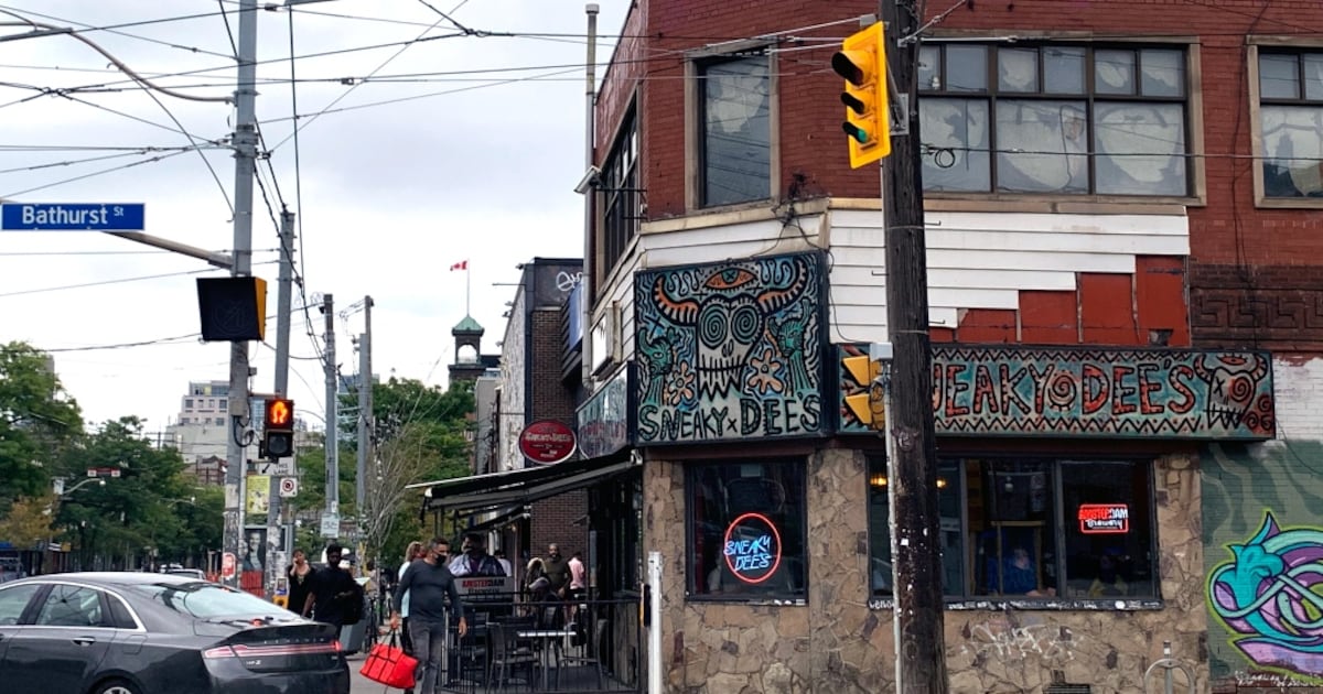 Toronto bar told to take down social media posts with Blue Jays logo