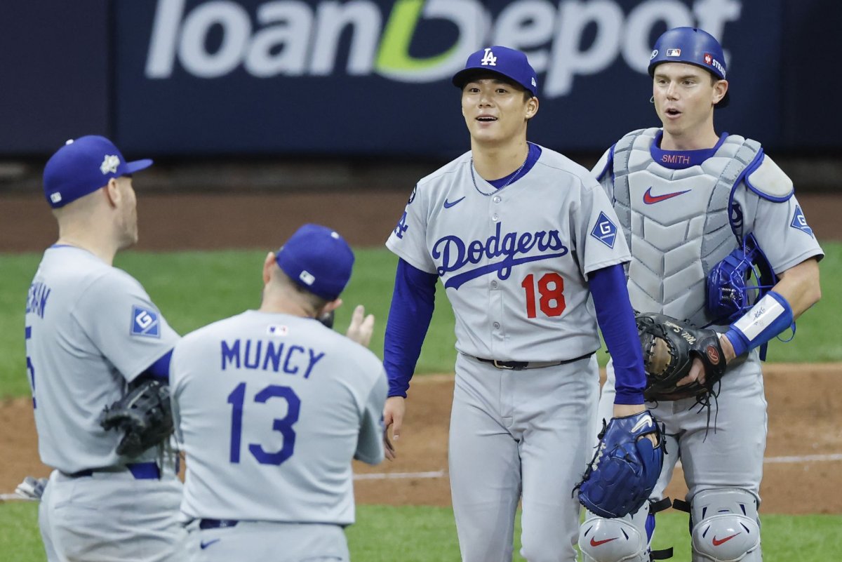 Rare playoff complete game helps Dodgers take 2-0 NLCS lead on Brewers