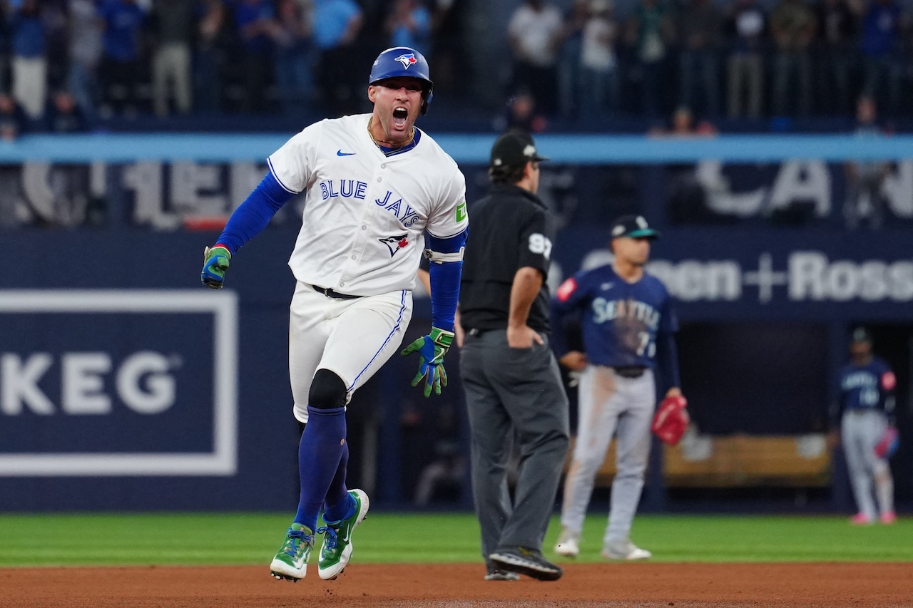 Ex-Red Sox righty gives up game-winning homer that sends Blue Jays to first World Series since 1993