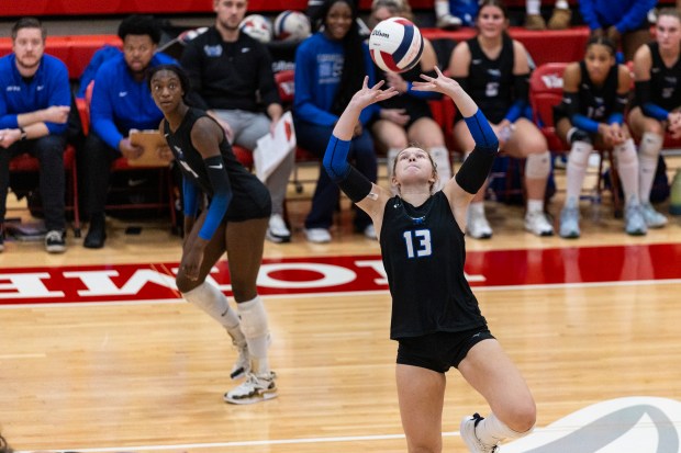 Lincoln-Way East's Brooklyn Ritter (13) sets the ball against Homewood-Flossmoor during a Southwest Suburban Conference game in Flossmoor on Tuesday, Oct. 21, 2025. (Vincent D. Johnson / for the Daily Southtown)
