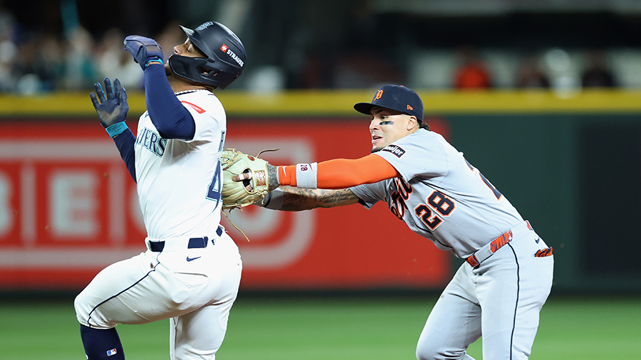 Seattle Mariners Julio Rodriguez tagged out Detroit Tigers Javier Báez ALDS Game 1 2025...