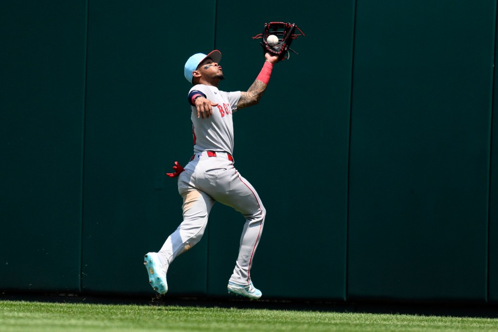 Three Red Sox players announced as Gold Glove finalists