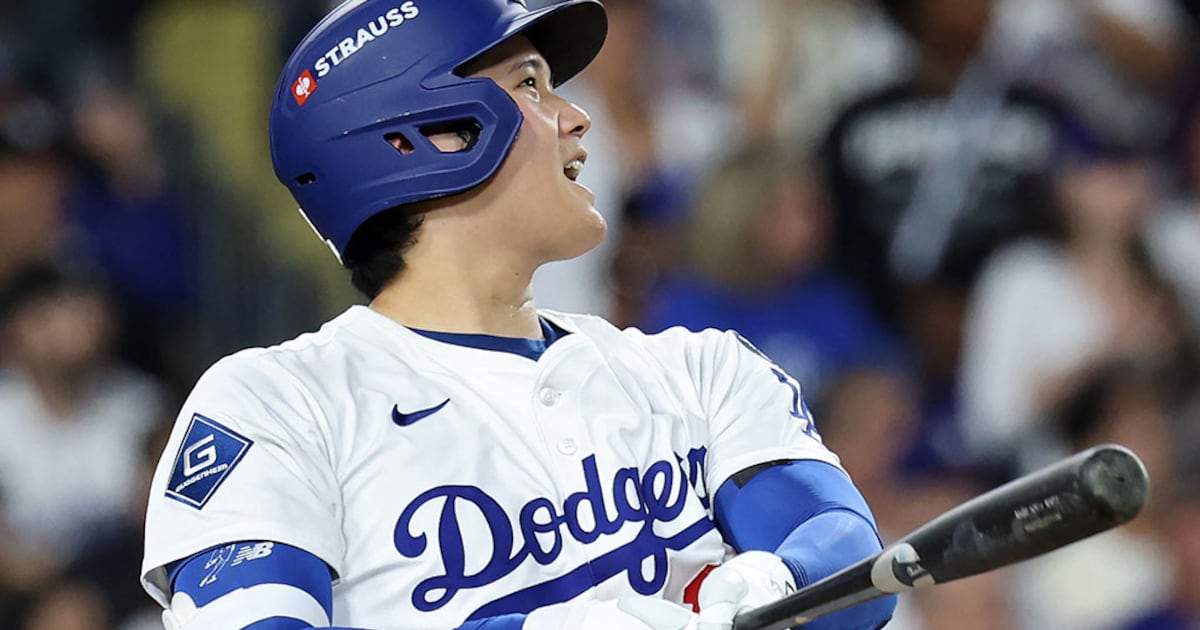 Strauss to earn up to $17.8M from MLB helmet decal exposure