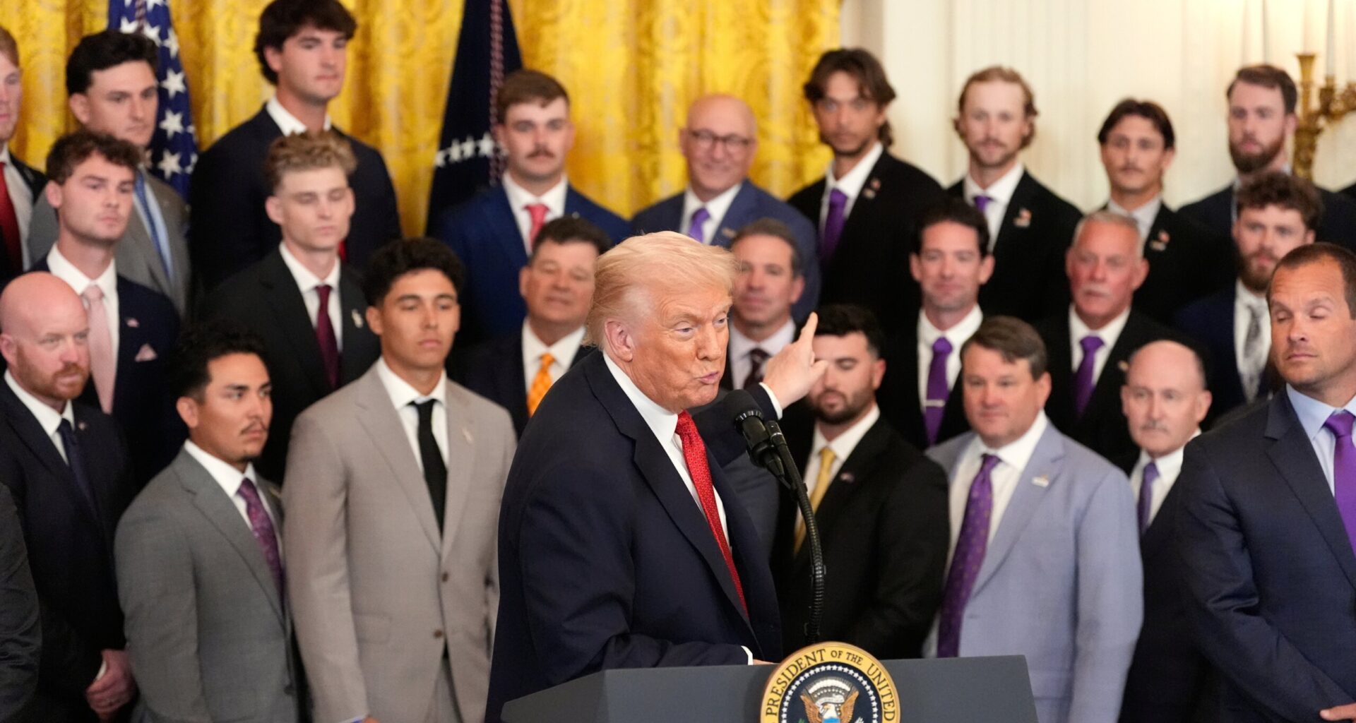 Trump honors 2025 college baseball champs LSU and LSU-Shreveport