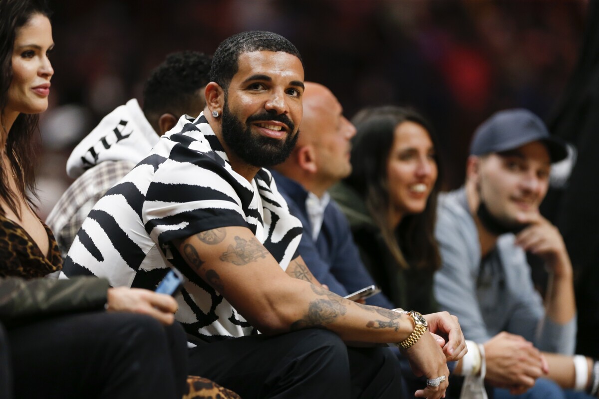 Drake Posts 3-Word Message Ahead of Dodgers, Blue Jays World Series