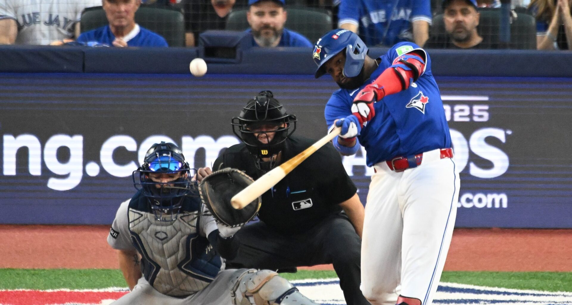 Joe Davis jinxes Vladimir Guerrero Jr. into ending month-long home run drought