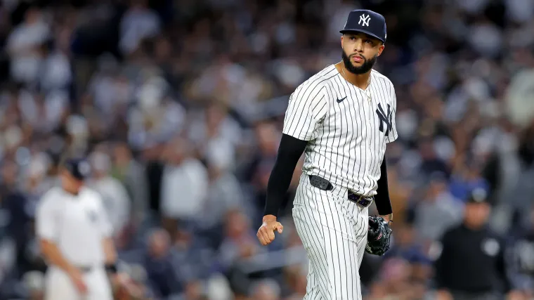 Yankees predicted to make blockbuster trade for $20 million two-time All-Star to replace Devin Williams image