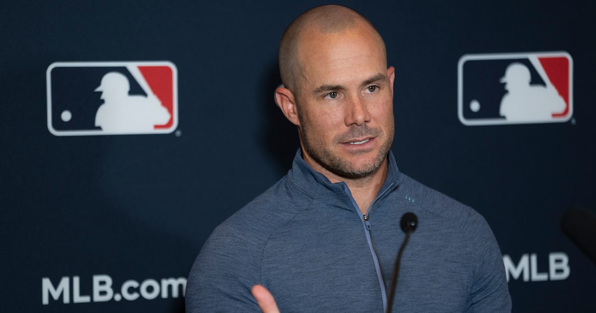 Texas Rangers introduce Skip Schumaker as new manager