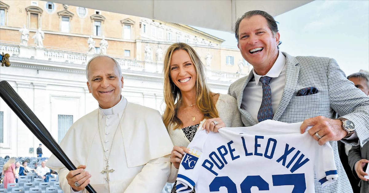 Pope Playfully Teases Cubs Fan on Loss - 조선일보