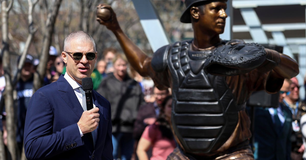 Minnesota Twins unveil bronze statue of Hall of Fame catcher Joe Mauer at Target Field