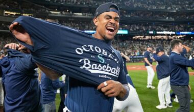 Surging Mariners clinch playoff berth