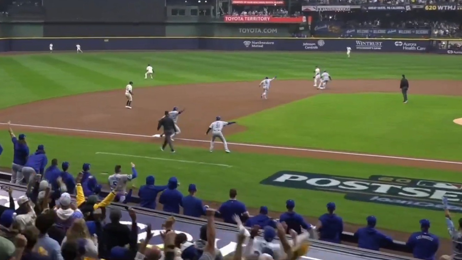 Brewers turn chaotic 8-6-2 double play to rob Dodgers of grand slam