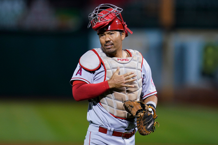 The catcher who received superstar Ohtani's ball four years ago...42-year-old Suzuki Angels head coach Ola without coaching experience, and Ohtani led the victory in 1,072 days