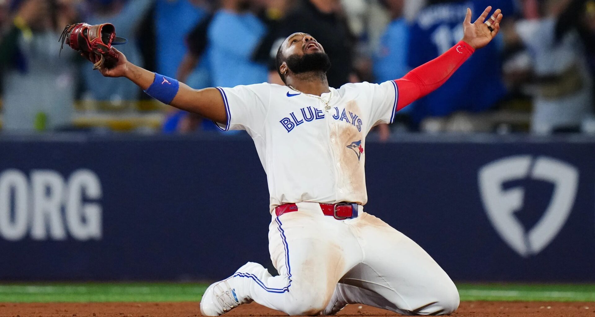 MLB fans irate at Fox for bizarre ninth innning decision in ALCS as Blue Jays make history