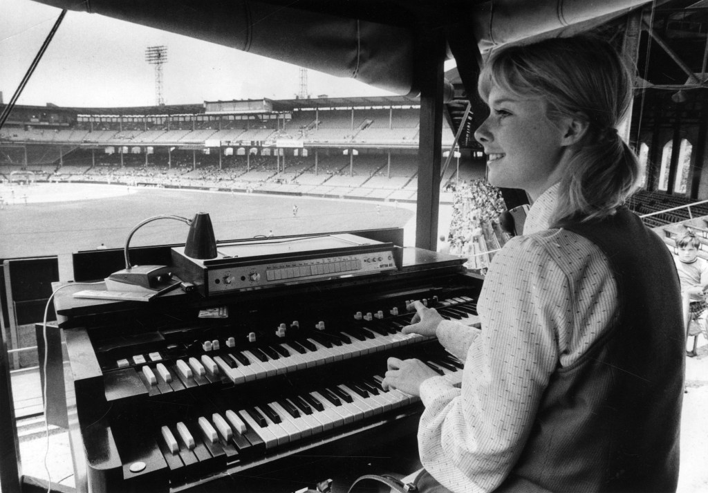 After 41 seasons, White Sox organist Nancy Faust plays her last tune at U.S. Cellular Field
