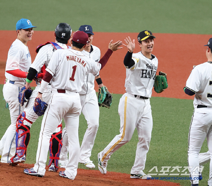 During the game, the left-hander Express started off with a right-hander with a fastball of 124kmh, a 161kmh special finish, an unmeasurable Arirang ball, and an All-Star game enjoyed by everyone 