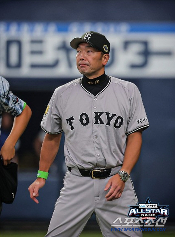 During the game, the left-hander Express started off with a right-hander with a fastball of 124kmh, a 161kmh special finish, an unmeasurable Arirang ball, and an All-Star game enjoyed by everyone 