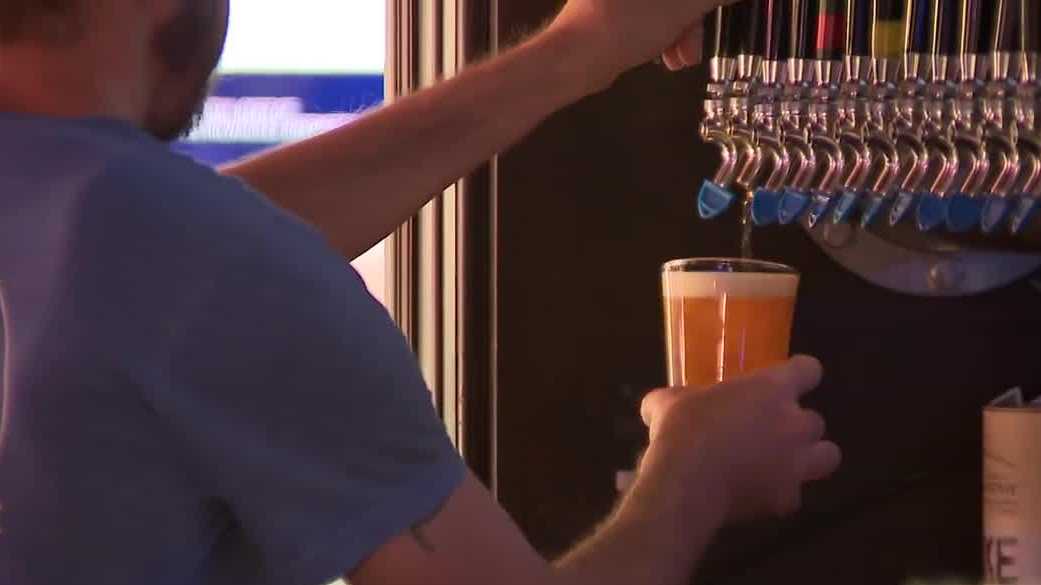 Cubs fans bring economic boost to Milwaukee during playoff series