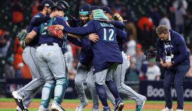 Division Series scores, news, live updates from Day 4 of AL, NL series