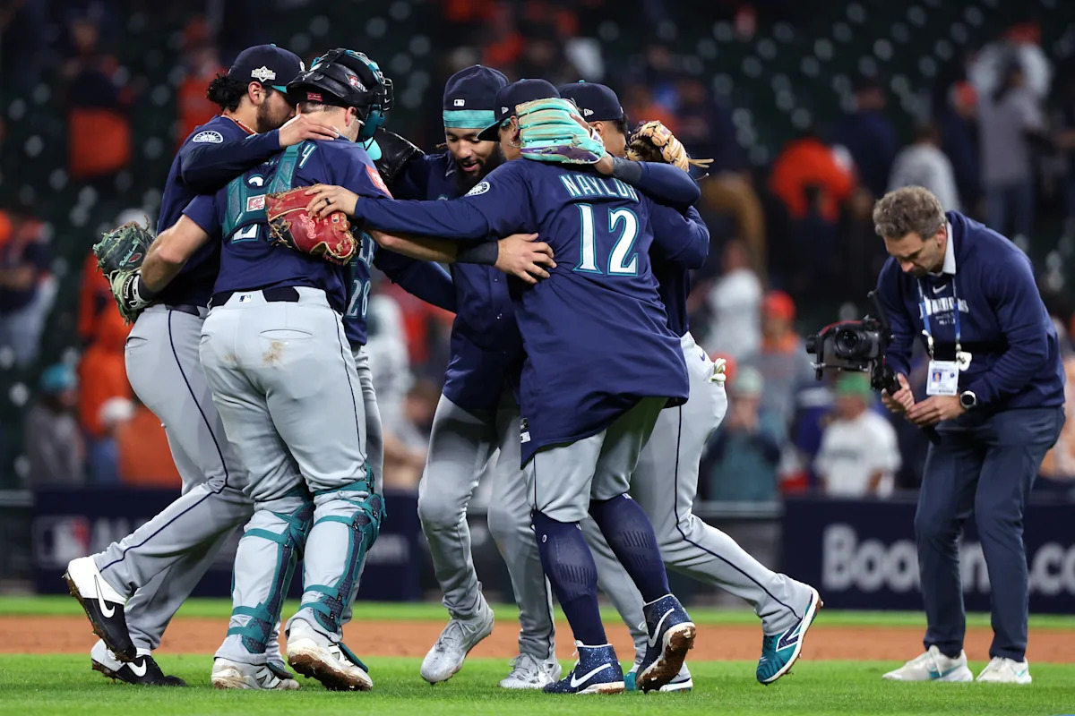 Division Series scores, news, live updates from Day 4 of AL, NL series