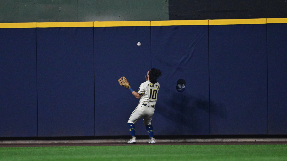 Explaining that wild Brewers double play vs. Dodgers in NLCS Game 1 and what the rules say