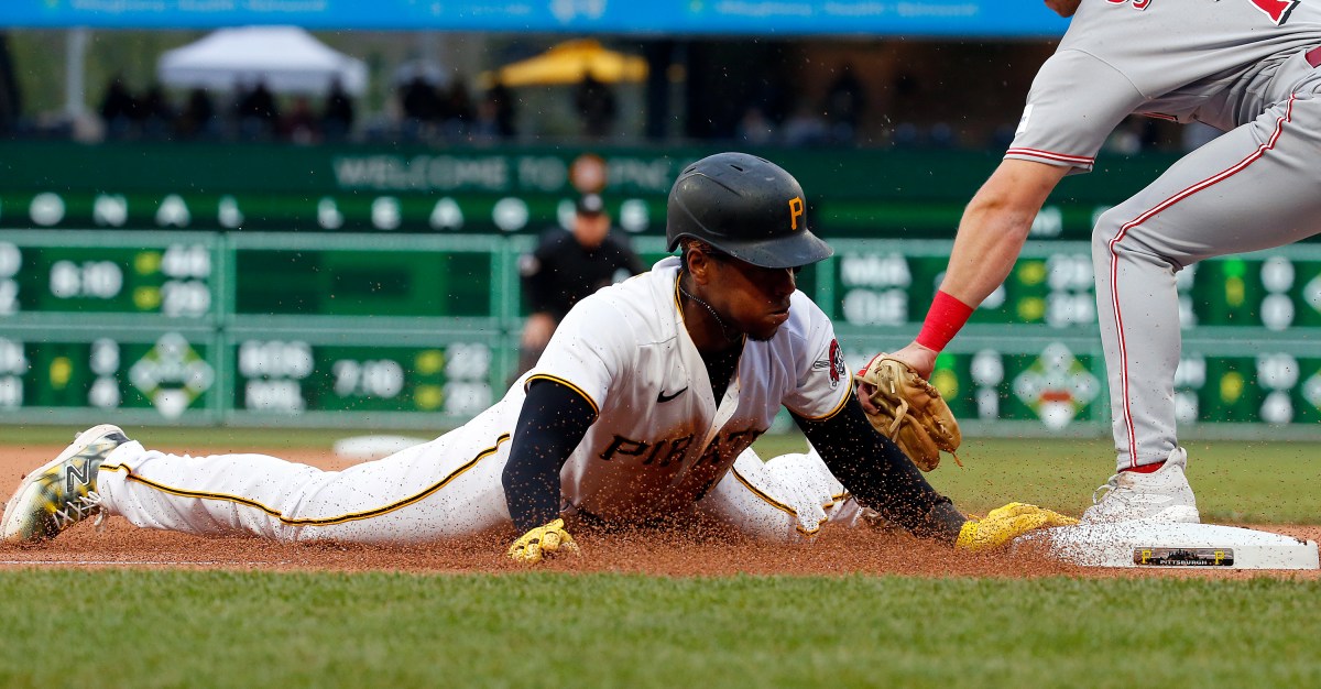 Spencer Steer, Ke’Bryan Hayes named Gold Glove Award finalists