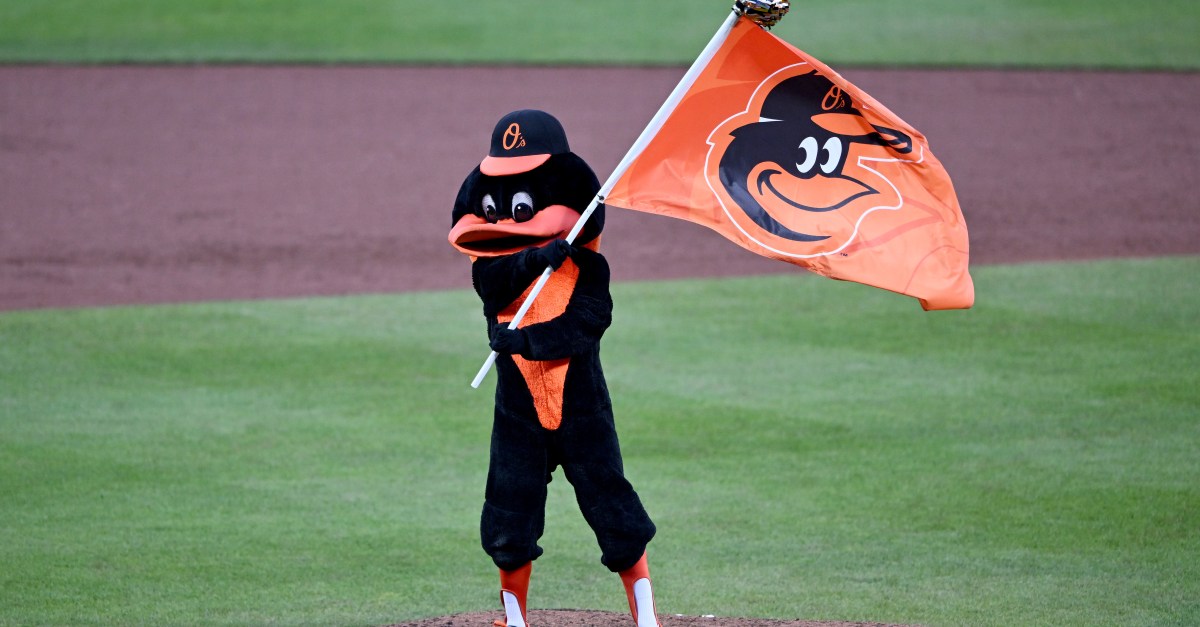 Monday Bird Droppings: The Yankees are being trounced