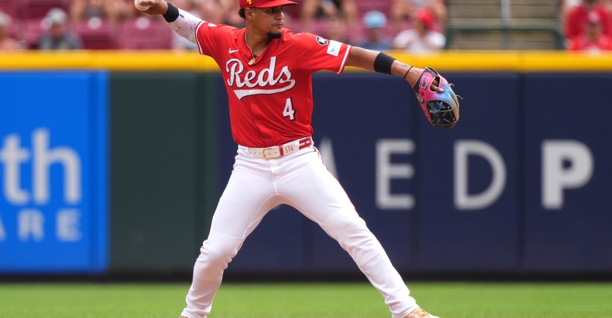 Cincinnati Reds outright Santiago Espinal to AAA Louisville