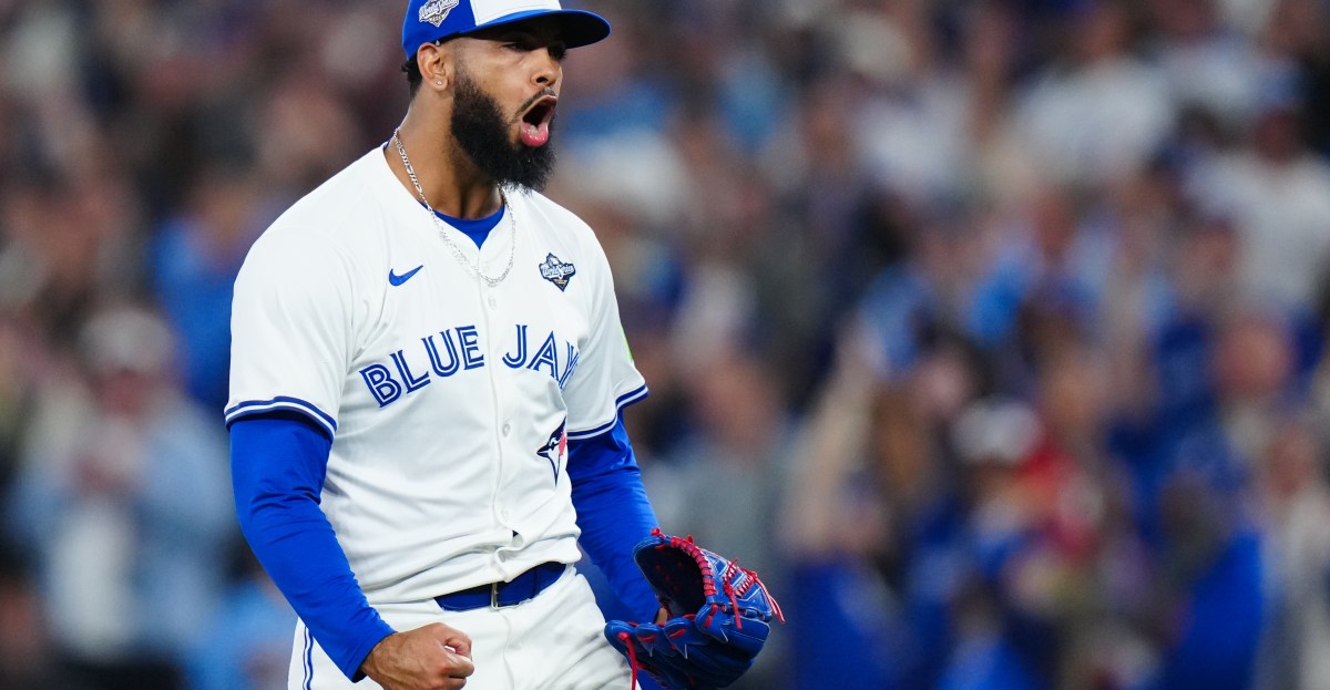 Former Orioles reliever gets the win in Game 1 of World Series
