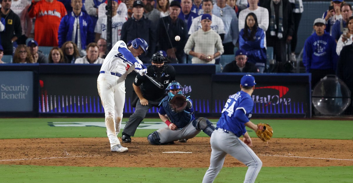 MLB Playoff Roundup: Freeman the hero in marathon Game 3