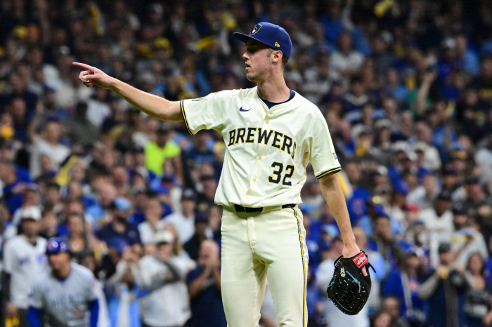 Hate starter → Brilliant bullpen resurrection! Sasaki should be suspended vs. Miserrowski, you cut us offWho's 100 miles stronger