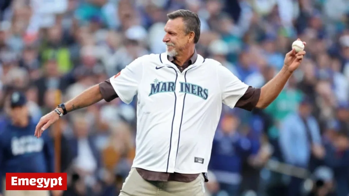 Diamondbacks Icon Randy Johnson Delivers First Pitch for Mariners at ALCS Game 3